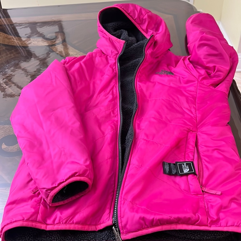 The North Face Girls Youth XL 18 gray/pink Reversible Warm Coat.